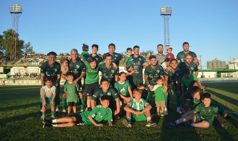 Fútbol: Ferro de Pico goleó a Deportivo Alpachiri y puso un pie en semifinales del Regional Federal Amateur