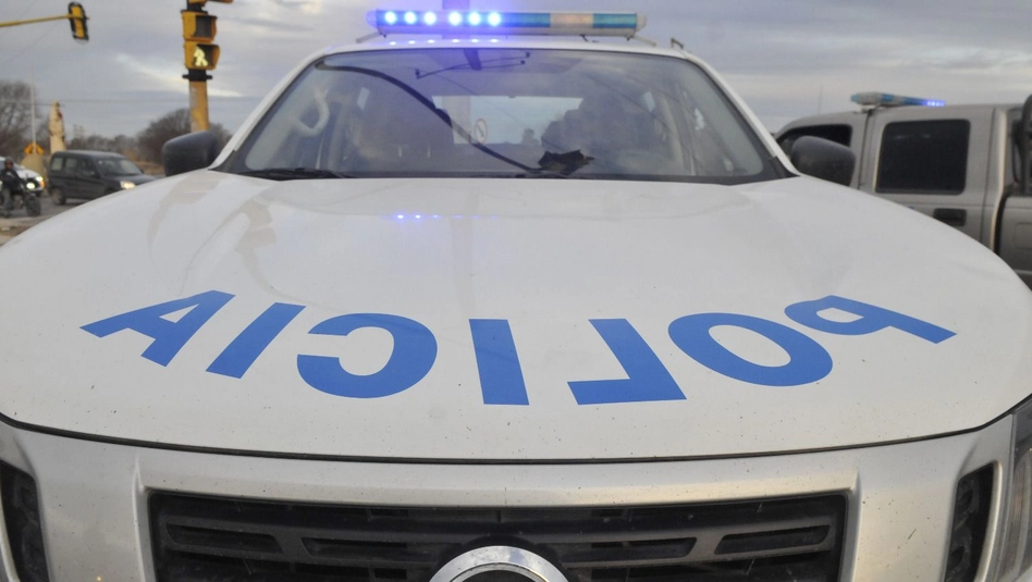 Santa Rosa: arrojaban piedras en los techos, rompieron un parabrisas y terminaron presos