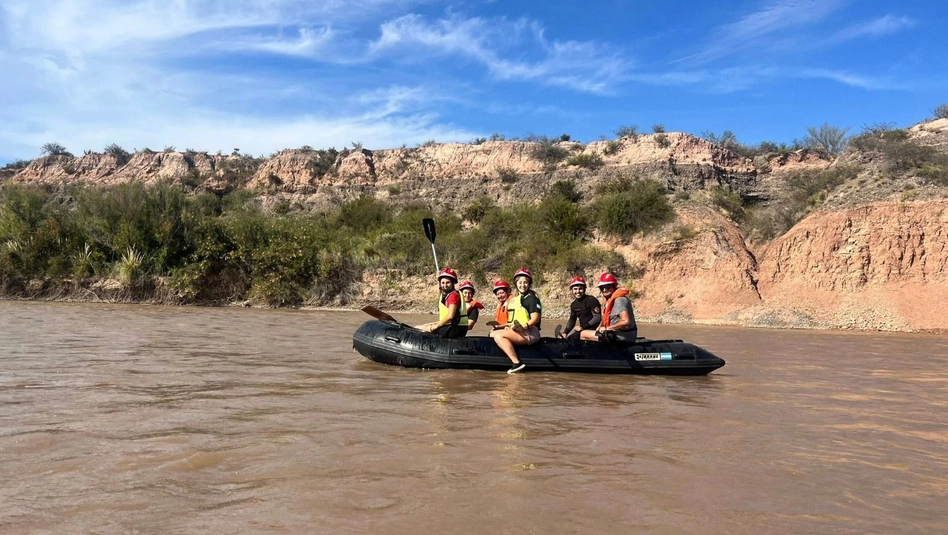 25 de Mayo: Bomberos voluntarios se capacitaron en rescates acuáticos en el río Colorado