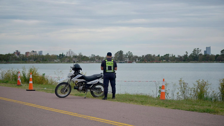 Santa Rosa: la falta de luz por el temporal complica la investigación por la muerte en la laguna Don Tomás