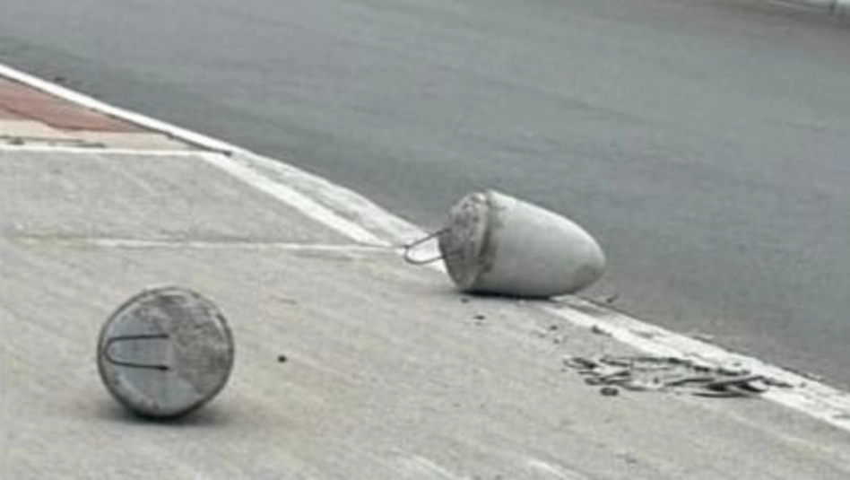 Toay: chocó contra bolardos en la avenida 9 de Julio y se dio a la fuga