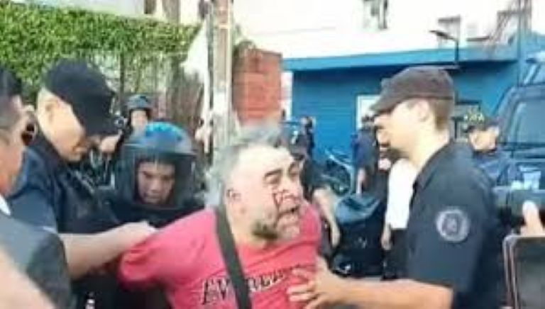 CABA: video muestra cuando la Policía Federal agrede y detiene a un camarógrafo de A24