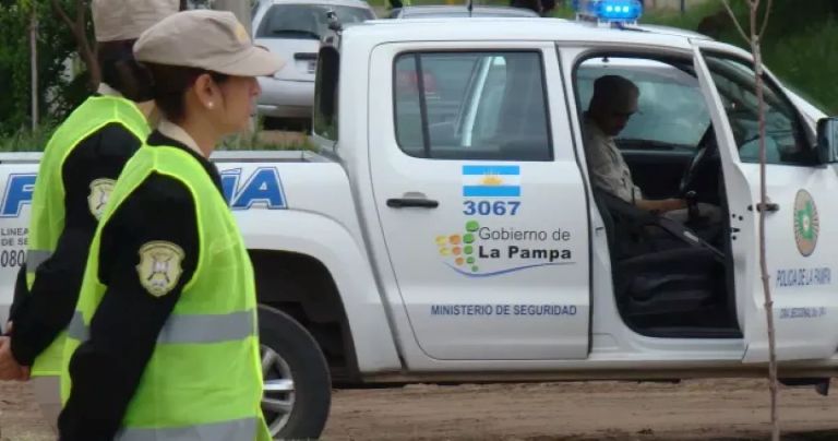 Santa Rosa: violento episodio de género terminó con un hombre atrincherado en un techo y herido
