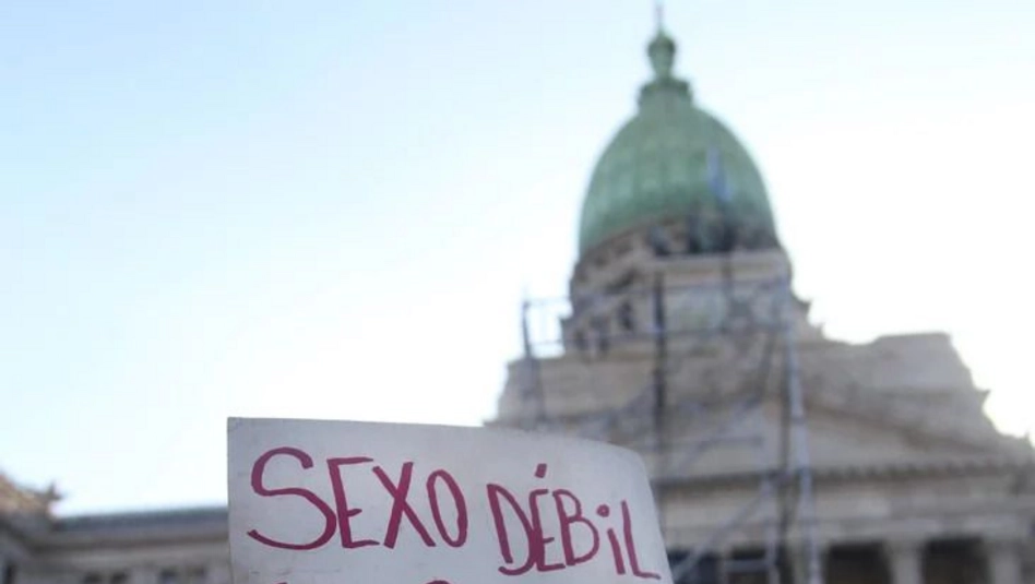 Informe advierte que las mujeres ganan hasta 30% menos que los varones