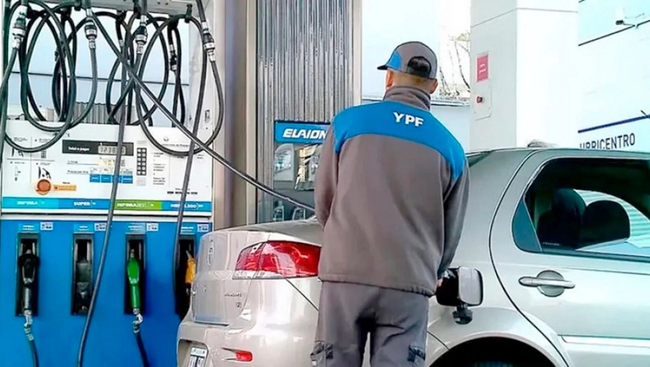 Los combustibles aumentan hasta 5 % por la suba internacional del petróleo