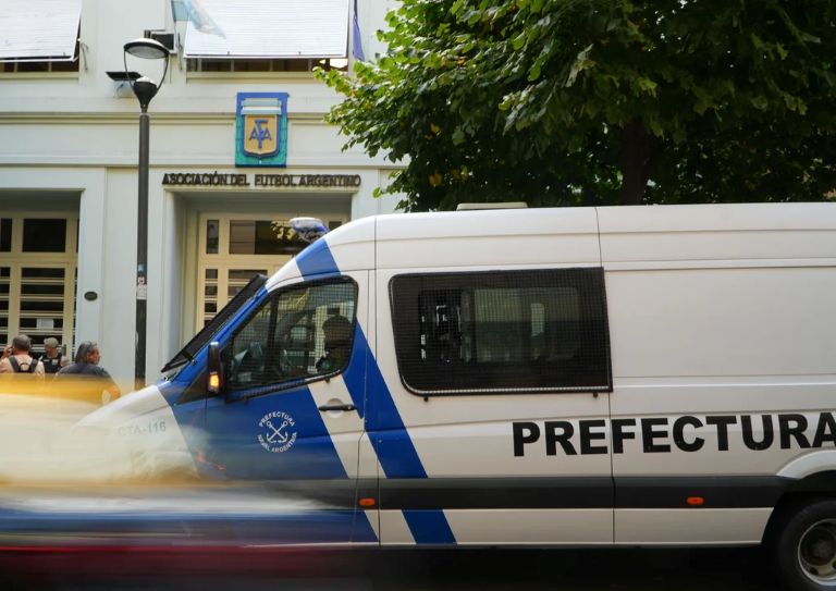 Fútbol: allanan la sede de la AFA por la causa de la mansión en Pilar