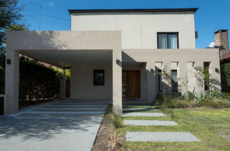 Revelan que Adorni se construyó una casa en un country lujoso y Milei tuvo que negar que vaya a echarlo