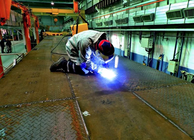 La industria inició 2026 con caída generalizada y el índice de desempeño en zona de contracción