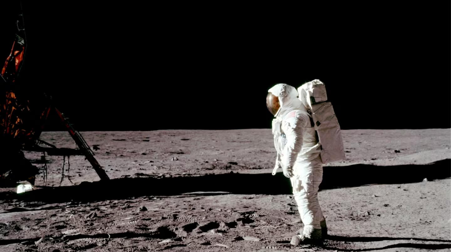 Un astronauta de la NASA explicó por qué no se ven las estrellas en el cielo desde el espacio